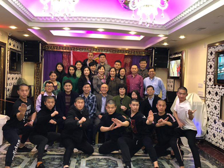 美國河南同鄉(xiāng)會和河南文化藝術(shù)團(tuán)全家福 美國河南同鄉(xiāng)會和河南文化藝術(shù)團(tuán)全家福