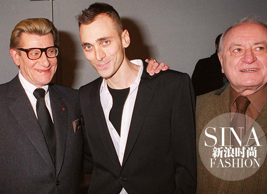 Yves-Saint-Laurent、Hedi-Slimane、Pierre-Bergé在Dior后臺(tái)的合影