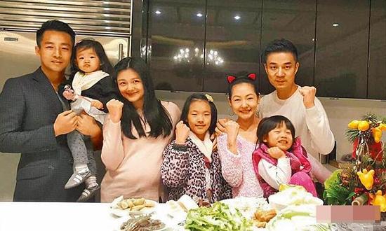 大S孕后久違現(xiàn)身，與小S一家齊聚