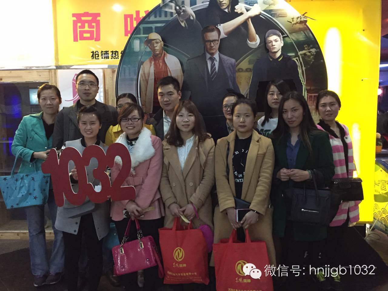 來個(gè)合影，1032的聽眾棒棒噠，個(gè)個(gè)都準(zhǔn)時(shí)到達(dá)了集合地點(diǎn)。Johnny表示很欣慰?。? complete=