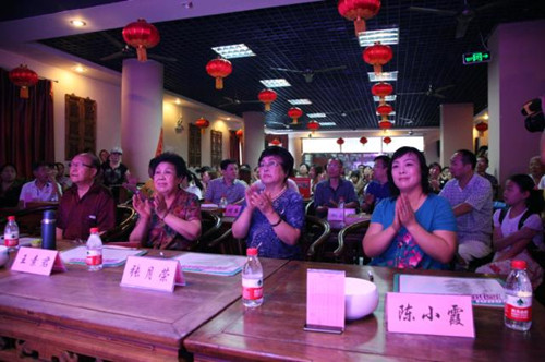 我省著名豫劇表演藝術(shù)家素君（左2）、常香玉弟子、國家一級演員張月榮（右2）