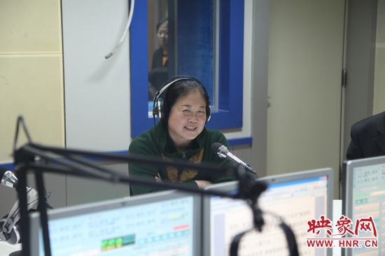 河南省工商局黨組書記、局長周春艷做客信息廣播