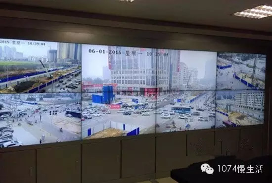 通過監(jiān)控人員操控“電子眼”調(diào)整焦距,可以看到整個工地全景 通過監(jiān)控人員操控“電子眼”調(diào)整焦距,可以看到整個工地全景