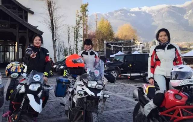 中間是菲菲？