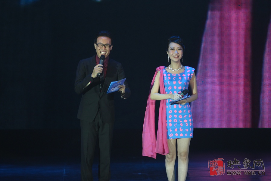 現(xiàn)場主持人雨晨、小糖