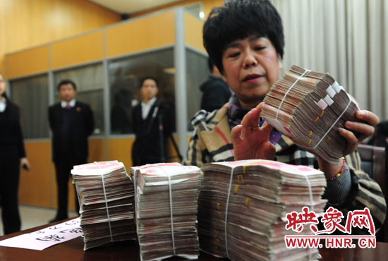 當天共發(fā)放執(zhí)行款4110萬元。其中，支票4018萬元，現(xiàn)金92萬元。