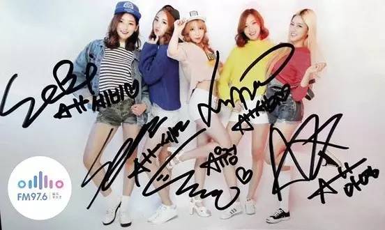 哎呦不錯(cuò)哦！路飛收到美女們的簽名照，到底中意哪一位呢？