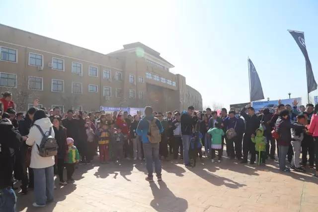 主持人胖達(dá)帶領(lǐng)魚油們進(jìn)行抽獎環(huán)節(jié)，禮物大大滴呦！