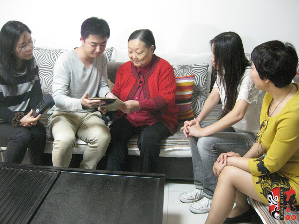 央視戲曲頻道、河南電臺戲曲廣播記者聯(lián)合采訪馬金鳳