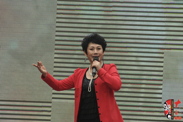 著名豫劇表演藝術(shù)家魏俊英現(xiàn)場(chǎng)演唱豫劇《紅菊》選段“十祝?！?、《五世請(qǐng)纓》選段“先王爺封我是個(gè)長(zhǎng)壽星”