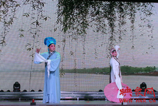 豫劇《新版白蛇傳》片段 劉艷麗飾演白娘子　田冠軍飾演許仙