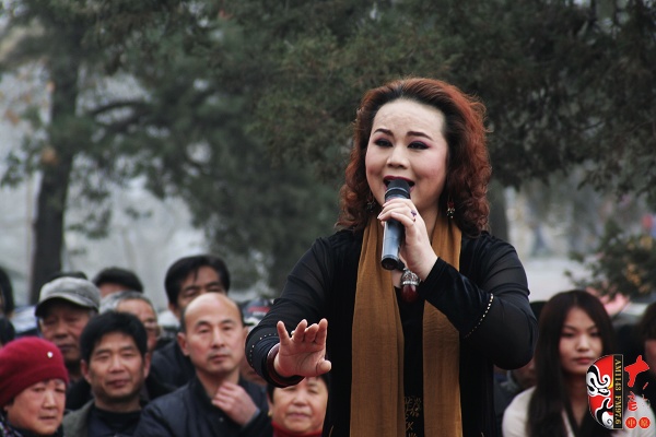民間藝術(shù)家邊玉潔演唱豫劇《穆桂英掛帥》選段“未開言來(lái)心如焚”