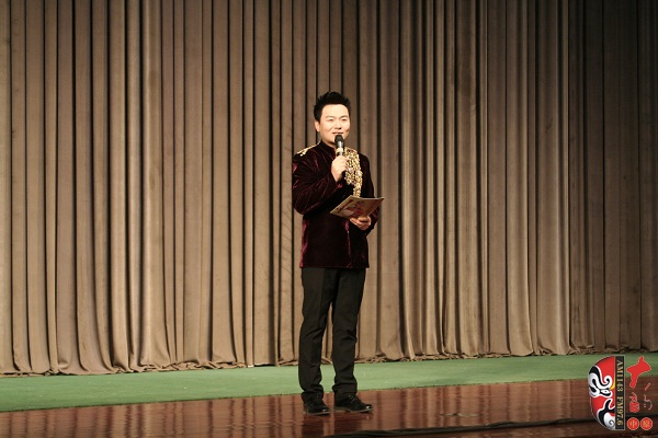 主持人：著名戲曲節(jié)目主持人、河南電臺(tái)戲曲廣播“當(dāng)家小生”月陽