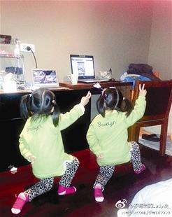 艦載機(jī)起飛手勢引發(fā)模仿熱潮 艦載機(jī)起飛手勢引發(fā)模仿熱潮