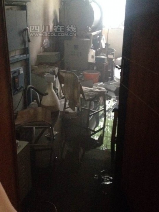 2日上午9時(shí)許，成都理工大學(xué)測(cè)試樓內(nèi)一實(shí)驗(yàn)室起火，造成一人輕傷，目前明火已滅