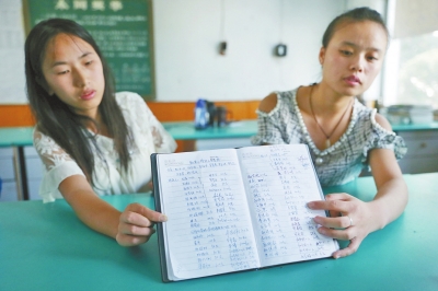 劉龔帶的2012屆畢業(yè)生一天就募捐了5000多元，并一一登記