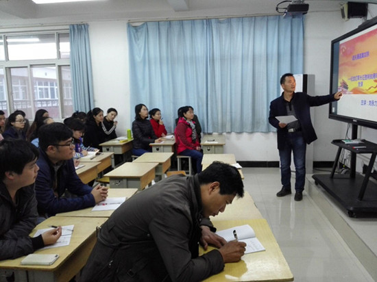 劉永力書記主講，全體黨員和教師參會(huì)聆聽