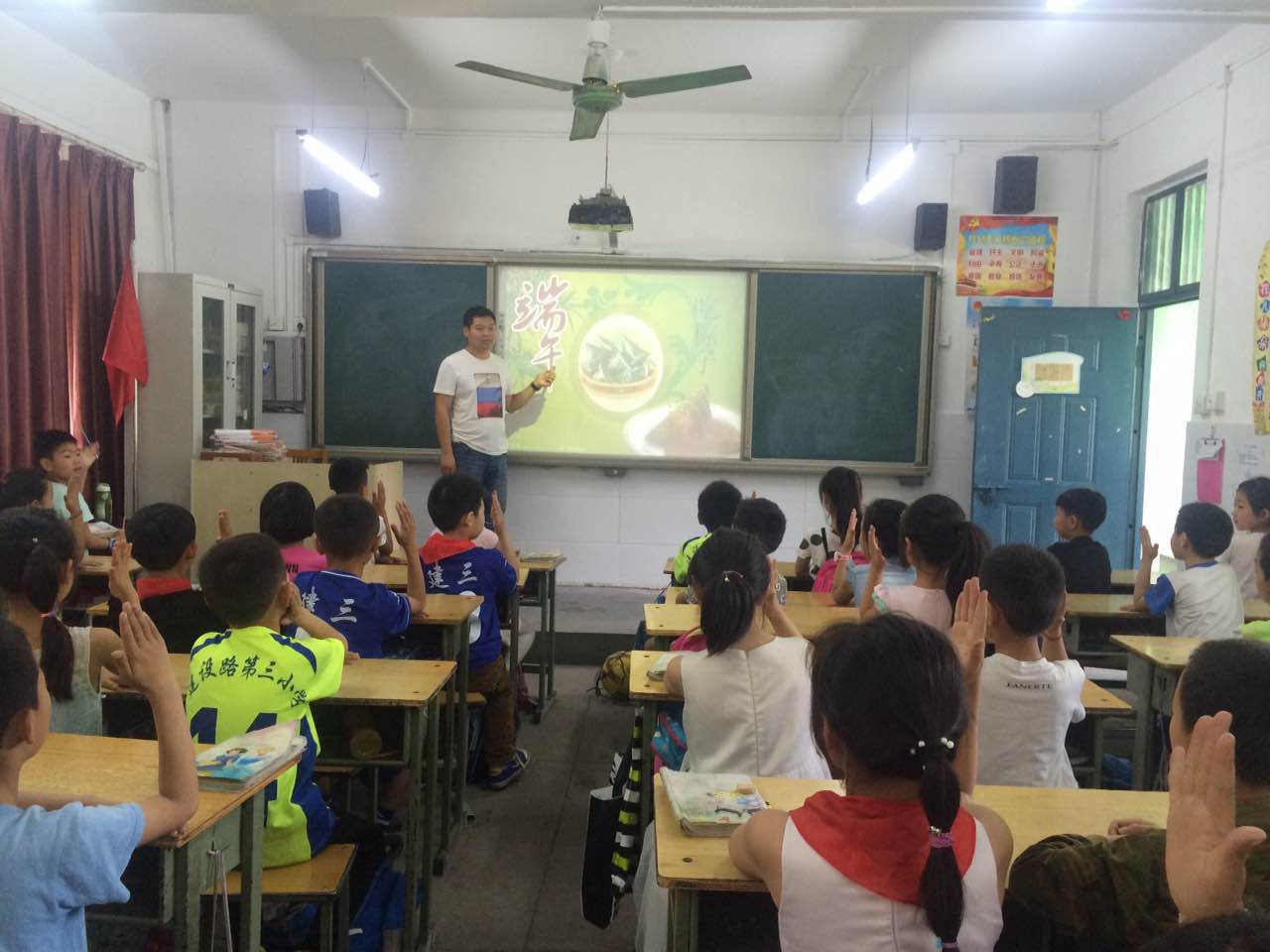 輔導員老師介紹端午吃粽子風俗 輔導員老師介紹端午吃粽子風俗