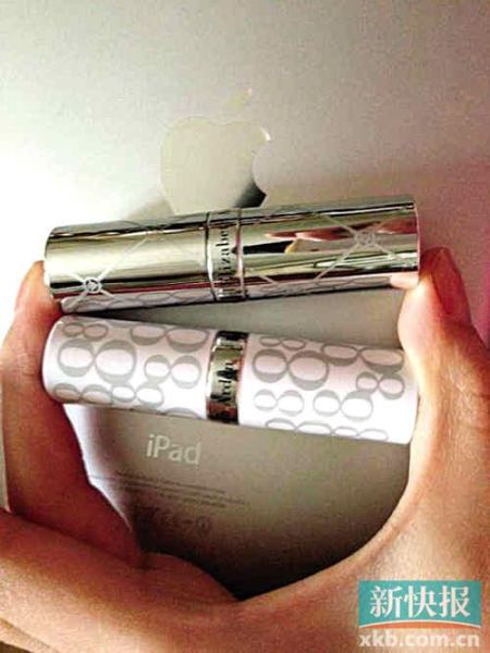 產(chǎn)品包裝和唇膏顏色明顯不同。