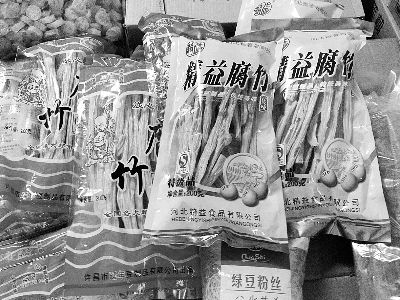 內(nèi)黃腐竹含吊白塊被曝光后，市場上內(nèi)黃產(chǎn)腐竹難覓蹤跡。攤主所售產(chǎn)品大多出自河南許昌和河北保定