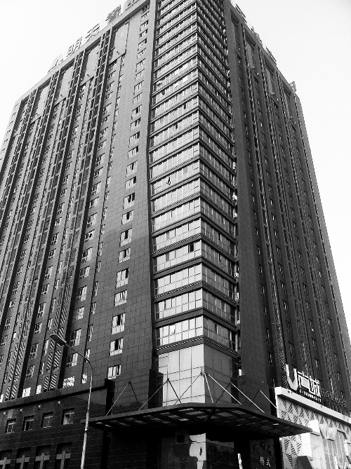 記者按照公開(kāi)地址在鄭州一處寫(xiě)字樓尋找一家軟件公司，一無(wú)所獲。