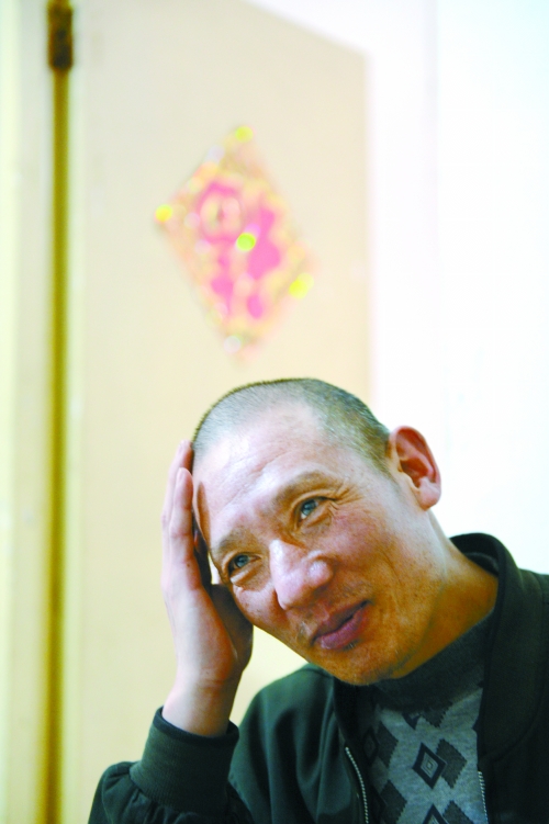 出看守所后,李懷亮的輕松表情越來(lái)越多。