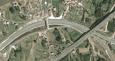 事發(fā)地的急轉(zhuǎn)彎道。以下是監(jiān)控視頻截圖。