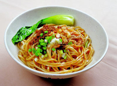 曬家鄉(xiāng)美食 網(wǎng)友：讓不讓人吃方便面了？