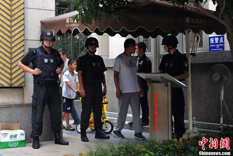 7月31日，成都成華區(qū)二十四城小區(qū)發(fā)生警匪槍戰(zhàn)。