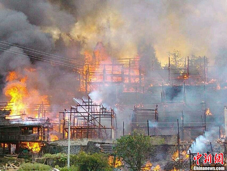 圖為火災(zāi)現(xiàn)場(chǎng)。沫浠 攝 圖片來(lái)源：CFP視覺(jué)中國(guó)