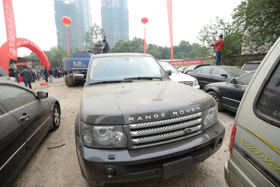 武漢銷毀四千余萬(wàn)元奔馳寶馬路虎等車