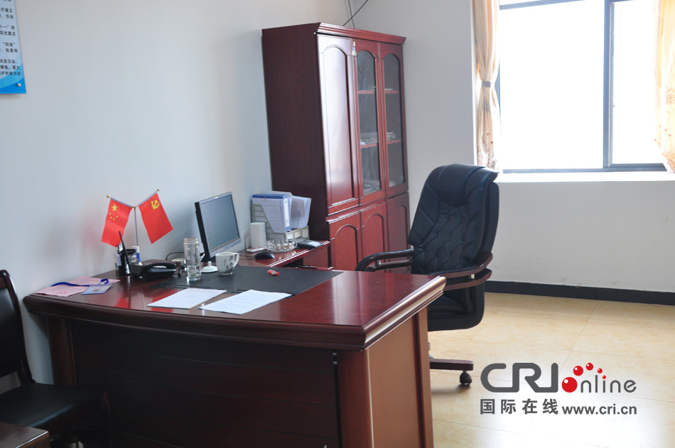 2013年10月21日，長(zhǎng)沙云蓋村欠債千萬新建的豪華村部樓。