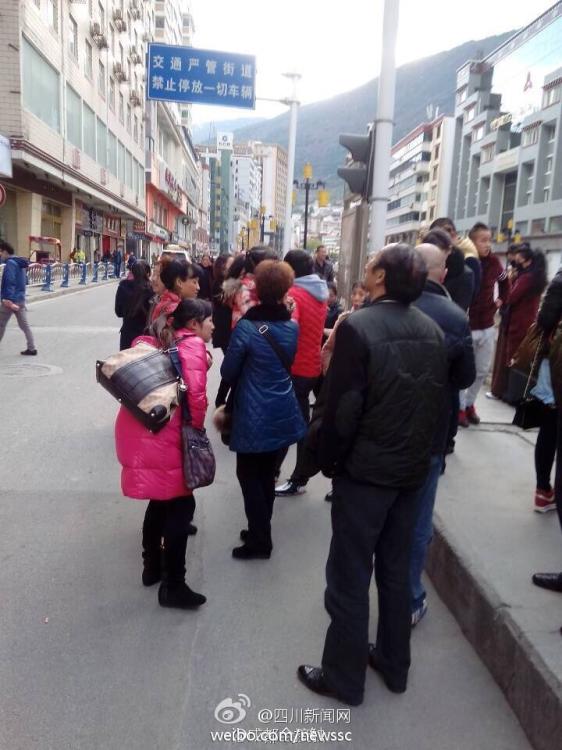 據(jù)中國(guó)地震臺(tái)網(wǎng)速報(bào)稱(chēng)，11月22日16時(shí)55分，四川省甘孜藏族自治州康定縣（北緯30.3度，東經(jīng)10