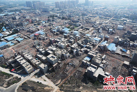 震驚！航拍鄭州城中村拆遷 宛如“地震災區(qū)”