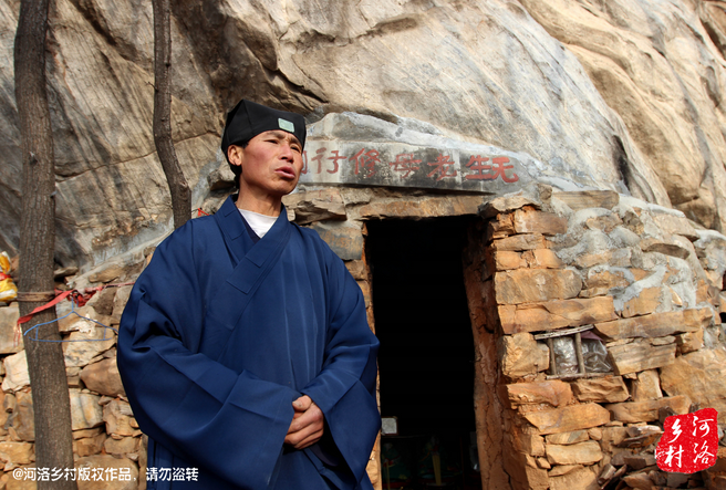 在這個山洞住多久，他沒有時間表，他說要看自己的內心，修行夠了就離開，如果需要繼續(xù)修行，就從這里“安老病死