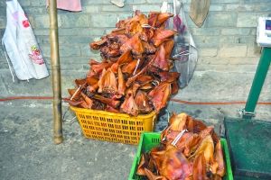 警方現(xiàn)場(chǎng)查獲的Y臘肉。