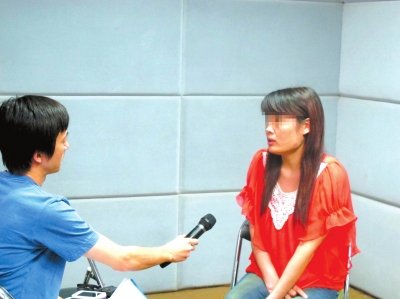 醫(yī)藥代表王慧在接受媒體采訪。記者 袁國禮/攝