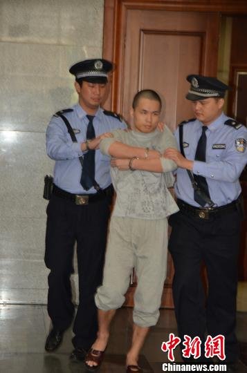 深圳故意殺人警察一審被判死緩當庭表示上訴(圖)