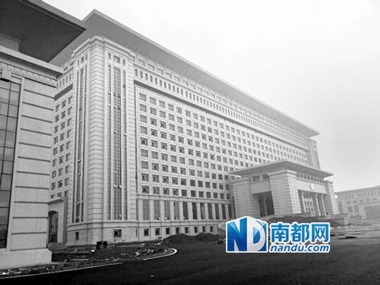 圖片顯示，湖南攸縣新建的發(fā)展中心樓群氣派，廣場(chǎng)龐大。 圖片來源：天涯論壇