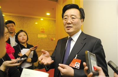 昨日，在十四屆人大二次會議順義代表團全團審議后，北京市人大代表、北京市常務副市長李士祥接受記者提問。新京報記者 浦峰 攝