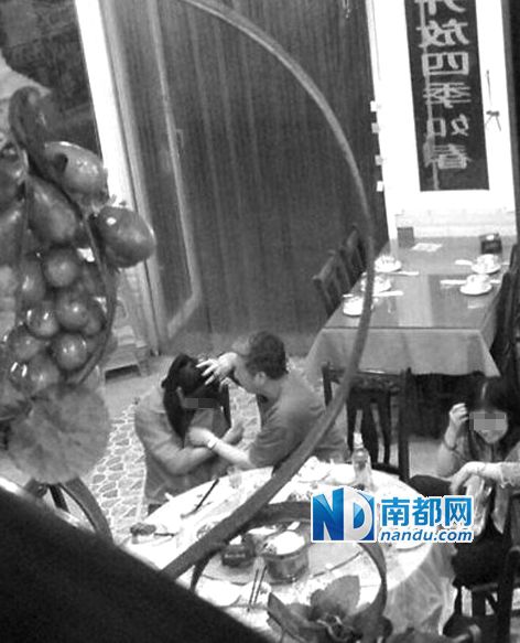 被指“性騷擾”女生 川美退休副教授:與“師德”無關(guān) 被指“性騷擾”女生 川美退休副教授:與“師德”無關(guān)