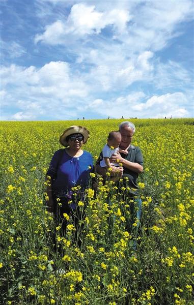 事故之前，老兩口的合影，李春同說，老兩口一輩子很少一起照相。家屬供圖