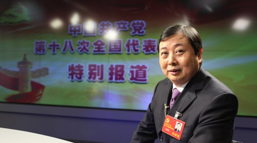 十八大代表，江蘇省江陰市華西村黨委書記、華西集團(tuán)董事長吳協(xié)恩