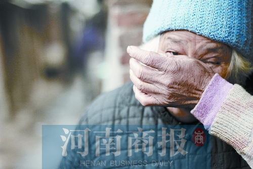 鄭州一老太走過菜市場(chǎng) 送給閨女的6只凍雞不翼而飛