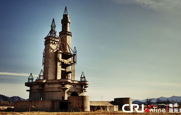 有著“鬼城”、“現(xiàn)實版的寂靜嶺”、“城堡廢墟”等稱號的城堡。沈湜 攝…