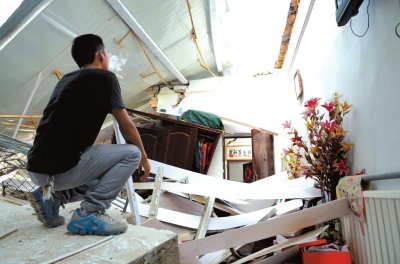 家中成為一片廢墟。記者 趙思衡/攝