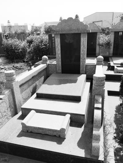 ?？诓糠帜箞@賣活人墓 價格數(shù)千至十幾萬元不等