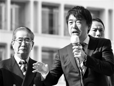 29日，日本著名極右翼分子石原慎太郎（左）和新生代右翼政客橋下徹在東京街頭演講拉票。