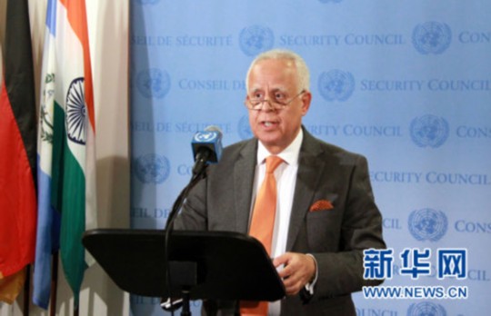 12月12日，在美國紐約聯(lián)合國總部，安理會本月輪值主席、摩洛哥常駐聯(lián)合國代表盧利什基向媒體宣讀聲明。聯(lián)合國安理會12日發(fā)表媒體聲明，對朝鮮發(fā)射衛(wèi)星的行為表示譴責(zé)。 新華社記者林瓊攝