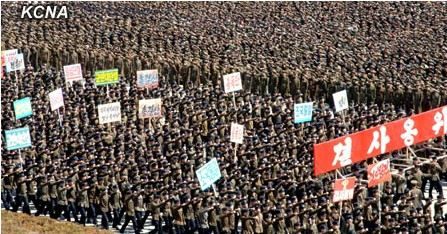 大會(huì)結(jié)束后，與會(huì)群眾舉行示威游行。